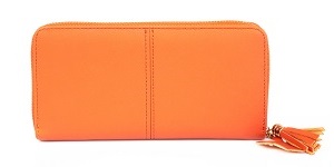 オレンジ色の長財布