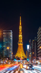 道路から東京タワーを見上げた時の瞬間を写した写真の待受