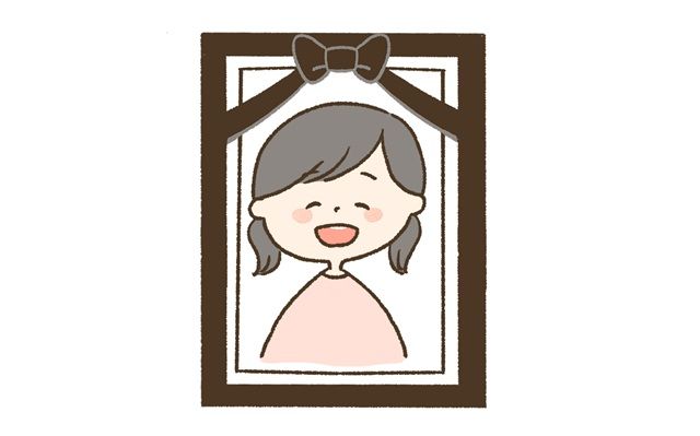 女性の遺影のイラスト