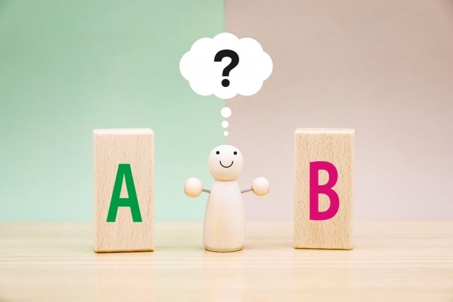 AとBを比べて疑問に思う人形