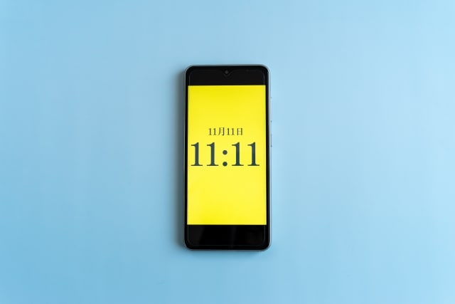 スマホにうつるぞろ目